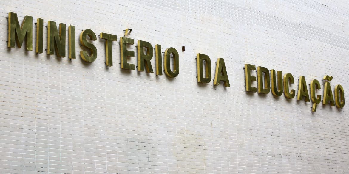 formacao-de-professores-a-distancia-mostra-desempenho-53,1%-inferior