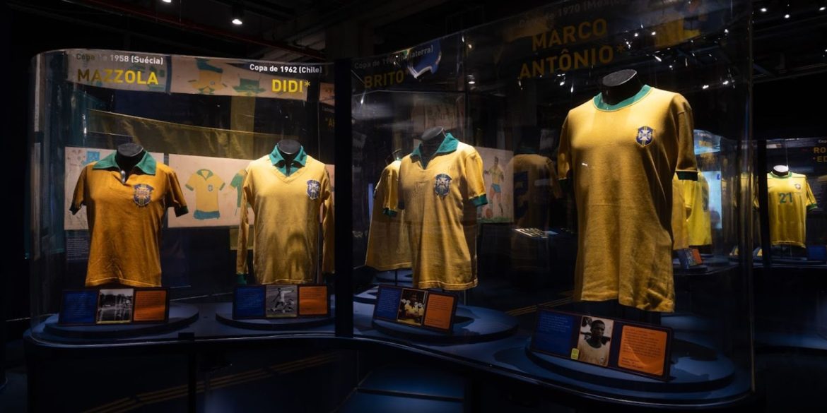 futebol:-exposicao-conta-a-historia-da-camisa-canarinho