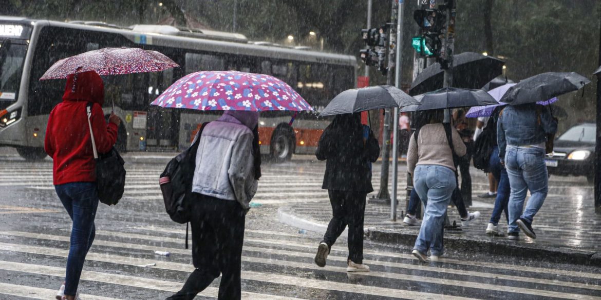 norte-e-sudeste-devem-comecar-semana-com-chuva-forte,-preve-inmet