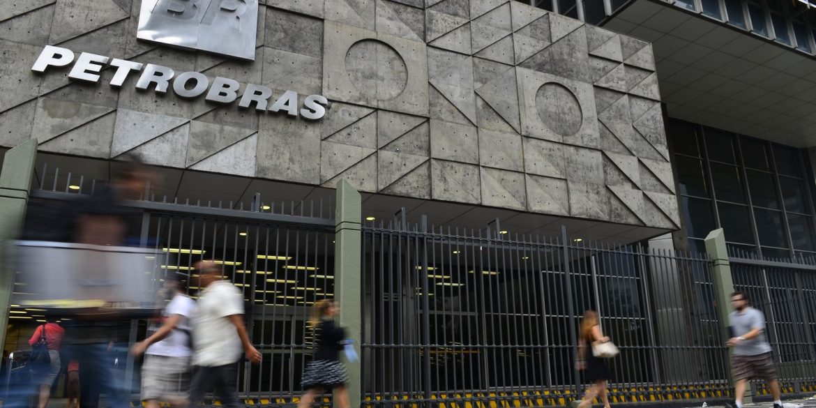 petrobras-anuncia-alta-de-r$-0,04-na-gasolina-vendida-a-distribuidoras