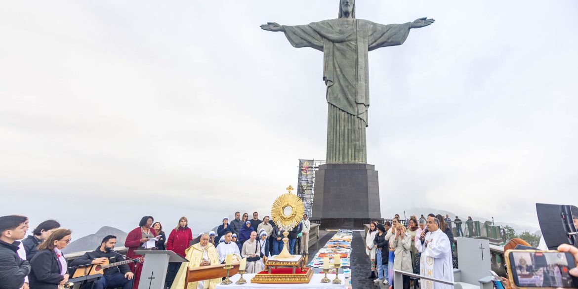 cristo-redentor-inova-com-tapete-de-patchwork-no-corpus-christi