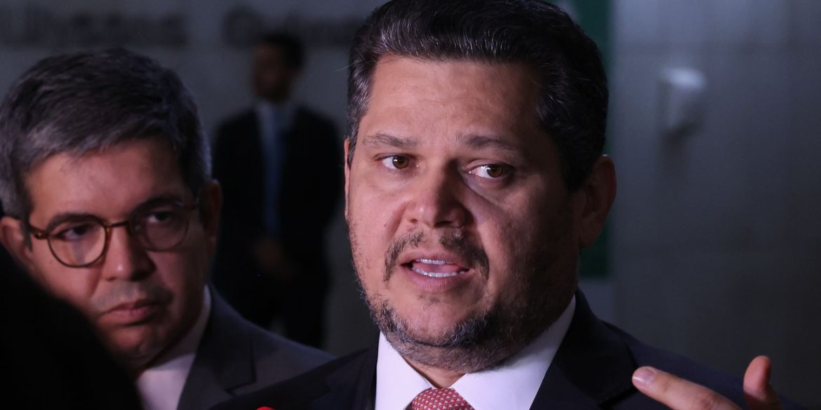 alcolumbre-mantem-pec-6×1-travada-em-semana-esvaziada-no-senado