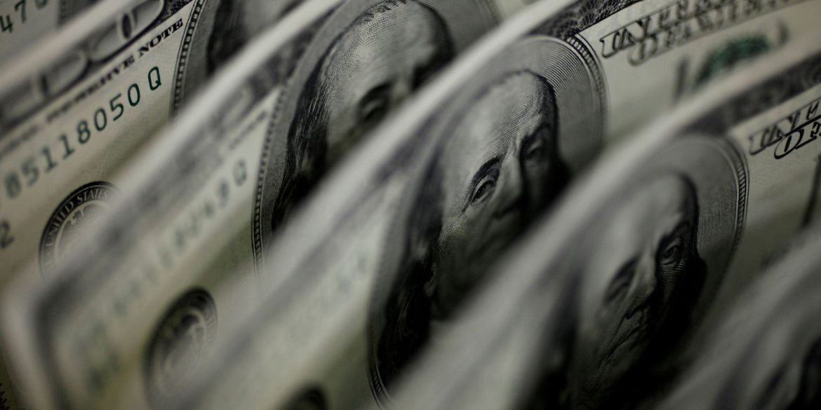 dolar-sobe-para-r$-5,11,-e-bolsa-fica-estavel,-apesar-de-tensao-global
